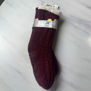 TCK cabin collection snow christie women’s socks burgundy 5-9.5